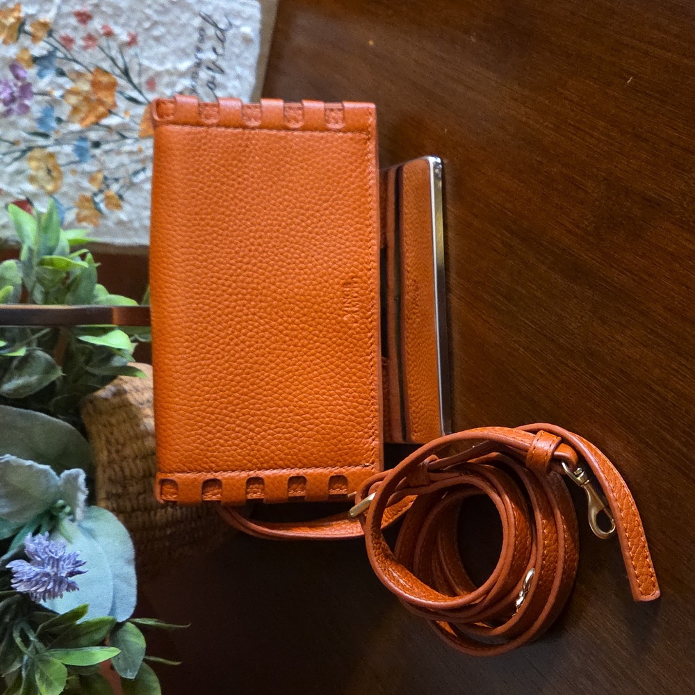 Vince Camuto Aviva Convertible Wallet/Crossbody EUC